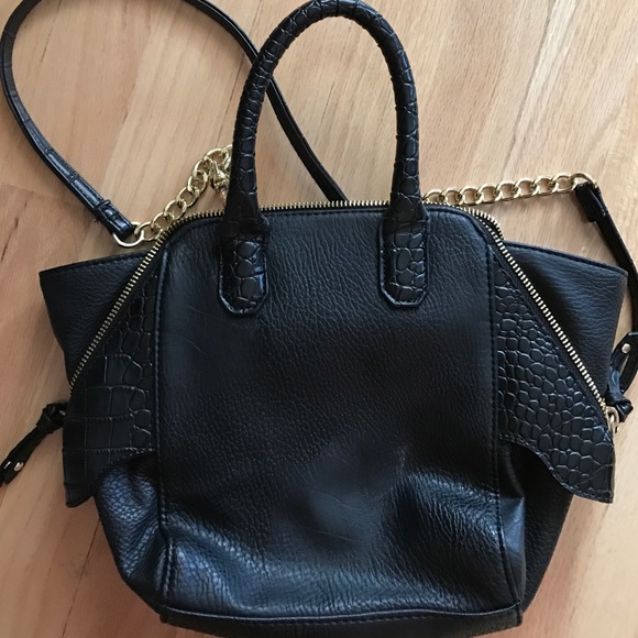 Small Black Cross Body bag - Picture 5 of 5